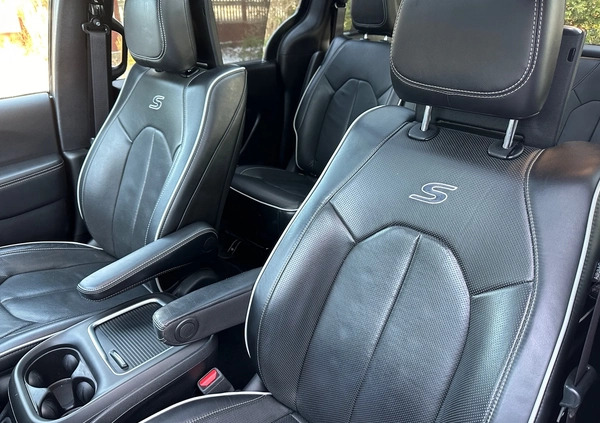 Chrysler Pacifica cena 159600 przebieg: 53295, rok produkcji 2020 z Mława małe 211